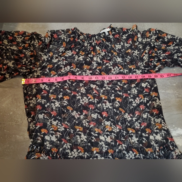 Joie "Imani" sheer blouse top. Short sleeves. 100% silk. Black. Flowers. Size S. - Picture 10 of 11